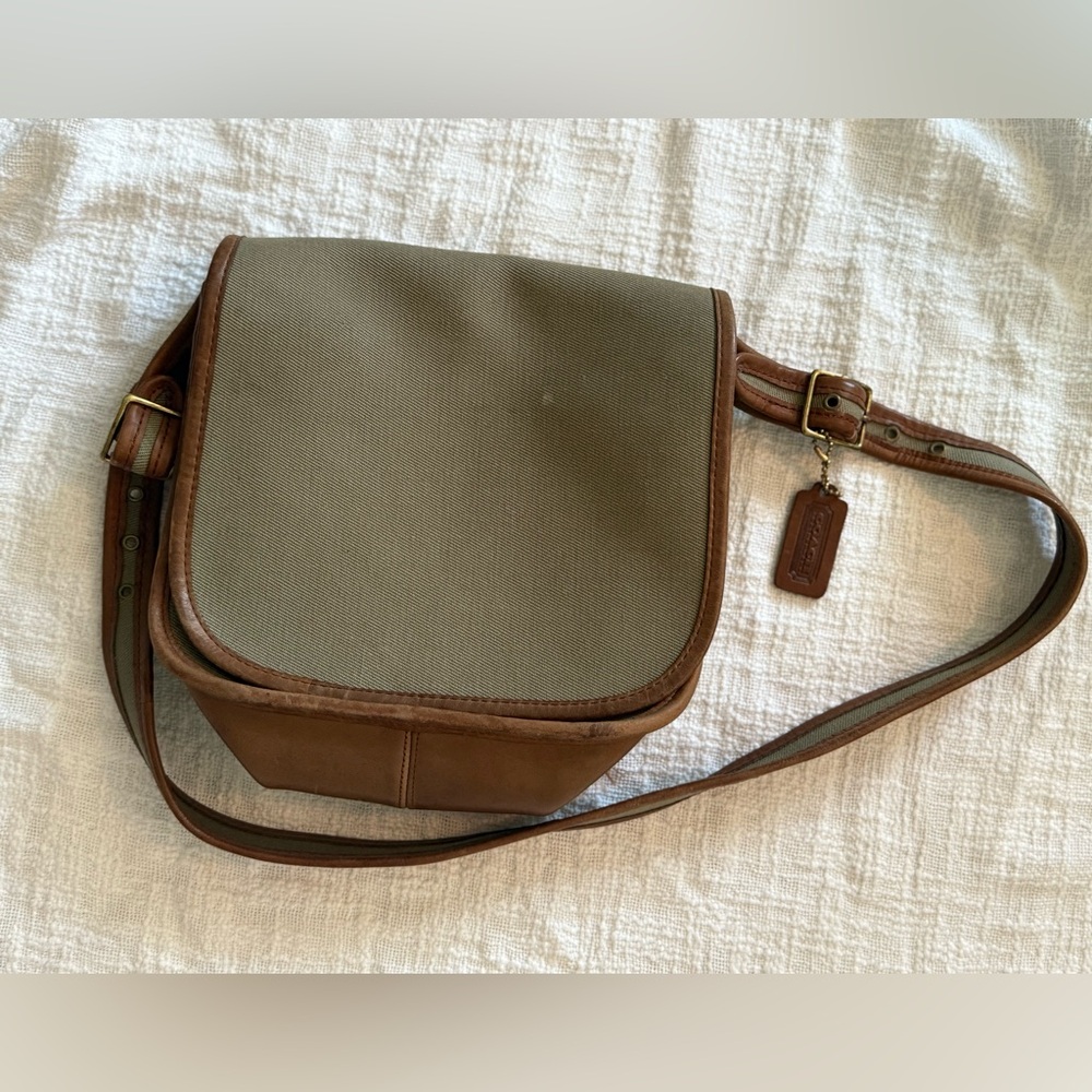 Coach Brown Messenger Bag with Timeless Design